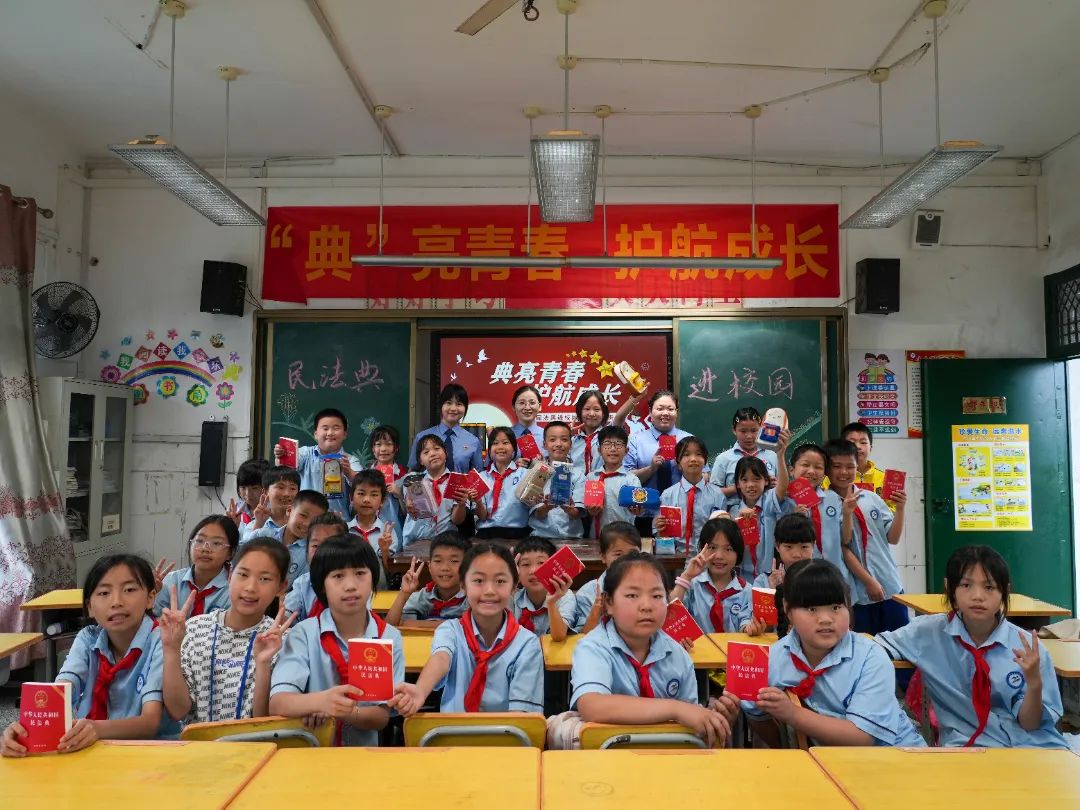“典”亮生活，守护美好——石鼓区人民检察院走进社区、学校开展系列民法典宣传活动