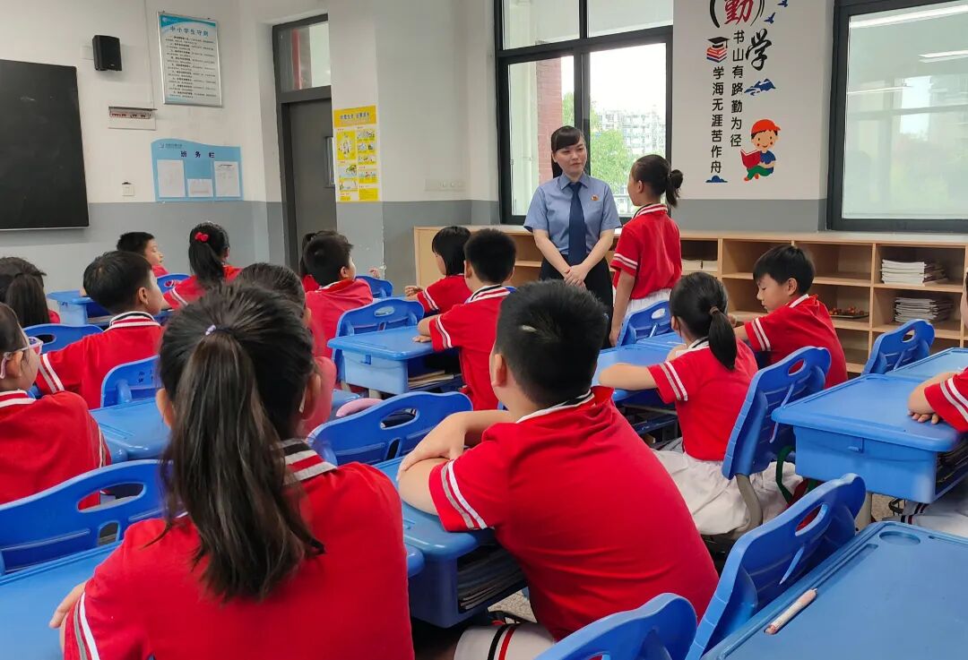 开学第一课，检察官敲响“法治”上课铃