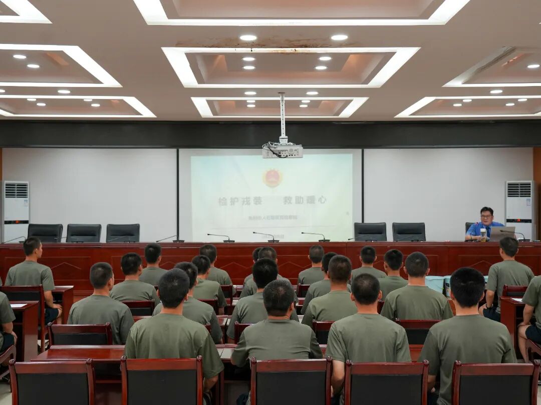 检护戎装 救助暖心——石鼓区人民检察院送法进新兵营