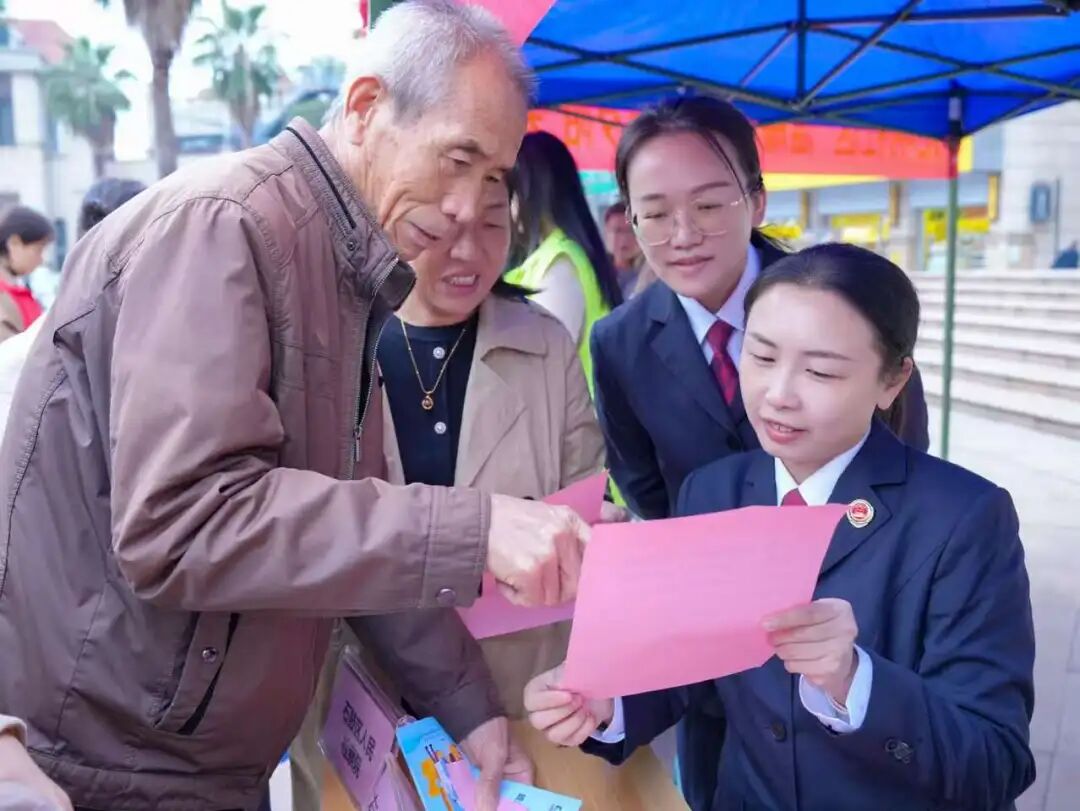 情系敬老月 法润夕阳红